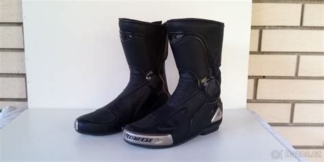 modré motorkářské boty Dainese