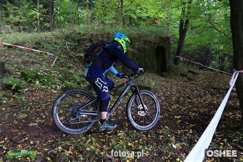 MTB enduro závod v lesním terénu