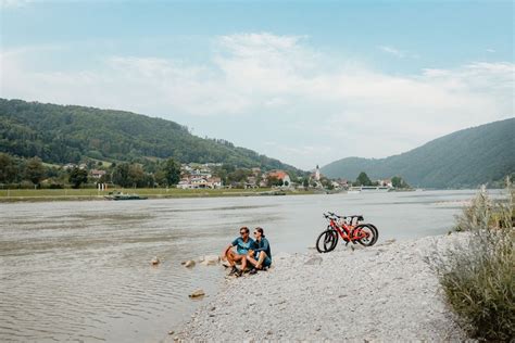 cyklisté na Dunajské cyklostezce ve Wachau
