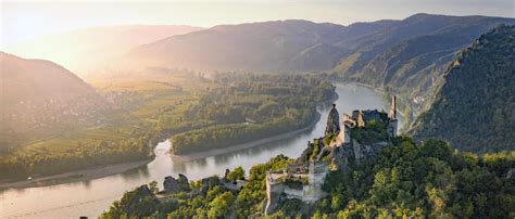 terasovité vinice a Dunaj ve Wachau
