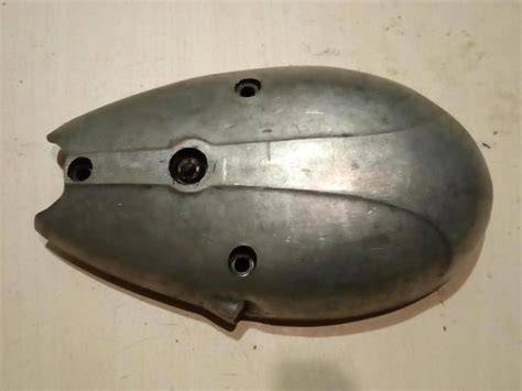 Jawa 550 555 kryt nad motorem