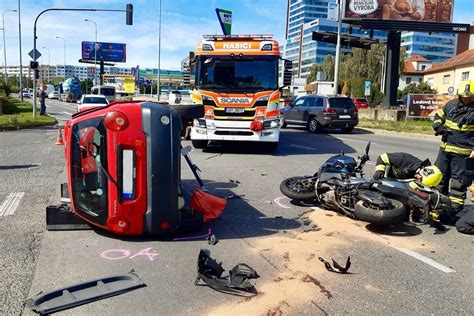 zásah hasičů u nehody motocyklu