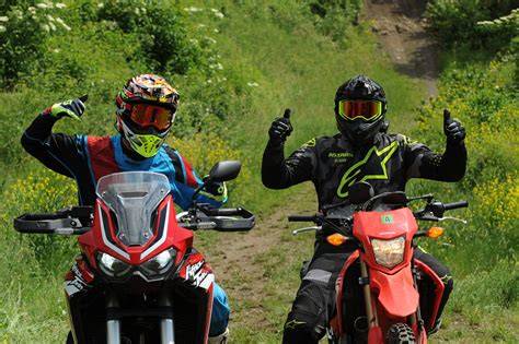 správný endurový postoj ve stupačkách