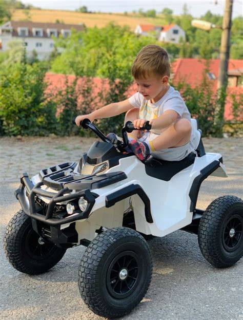 nafukovací kola dětského odrážedla v terénu