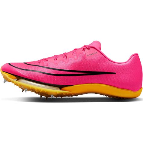 ženské atletické tretry Nike na dráze