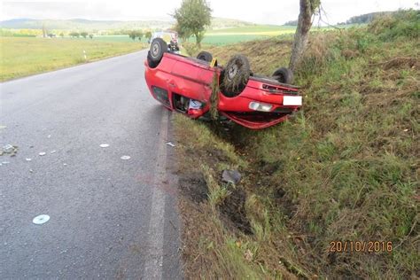 auto se zadním pohonem v zatáčce