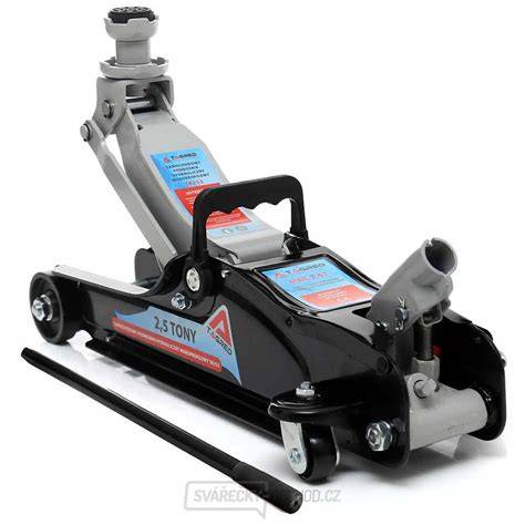 Hydraulický zvedák motocyklu v garáži