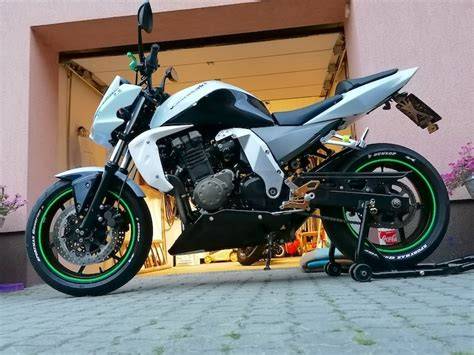 Kawasaki Z750 s klínem pod motorem