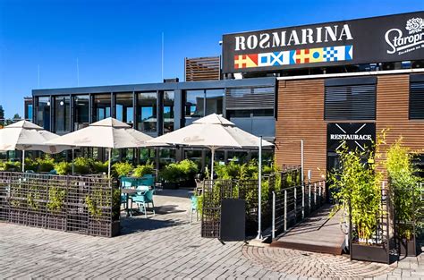 Rosmarina restaurace na lodi u Vltavy