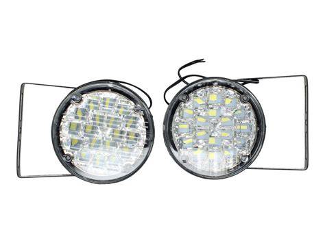 Kulatá LED světla instalovaná na motocyklu