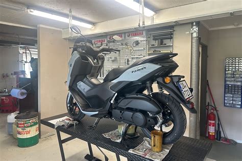 servis skútru a motocyklu v dílně