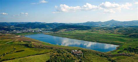 Jezero Milada cyklotrasa a hřiště