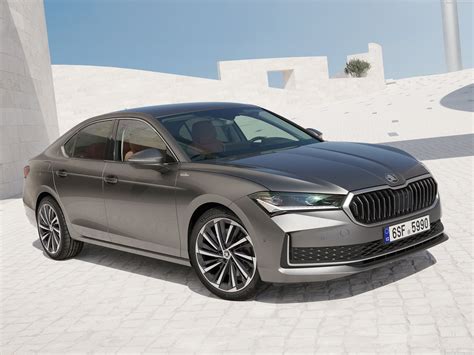 Škoda Superb se střešním nosičem