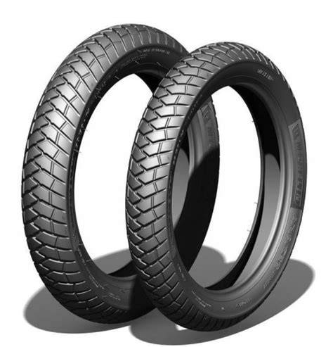 přední a zadní pneumatika motocyklu