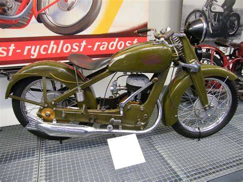 historie a variace Jawy 350