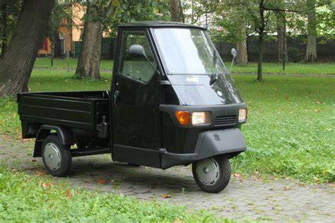 Piaggio Ape tříkolka s nákladovou korbou