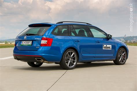 Škoda Octavia III Combi s nosičem lyží