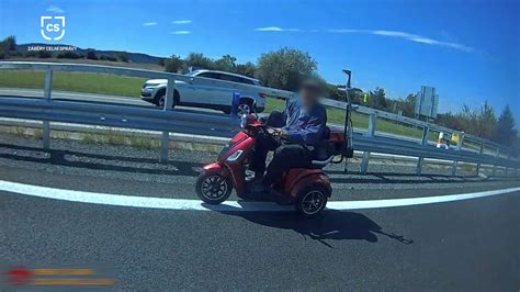 Senior na elektrické tříkolce Elektropower