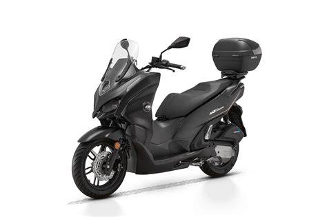 Skútr 125 cm³ v městském provozu