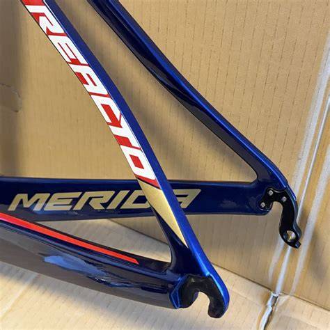 vizuální porovnání rámů Merida CF4 a novějších modelů