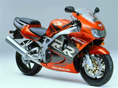 Honda CBR 900RR SC33 s laděným výfukem