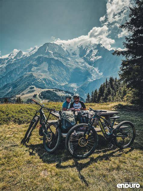 enduro trasa a motorky infografika