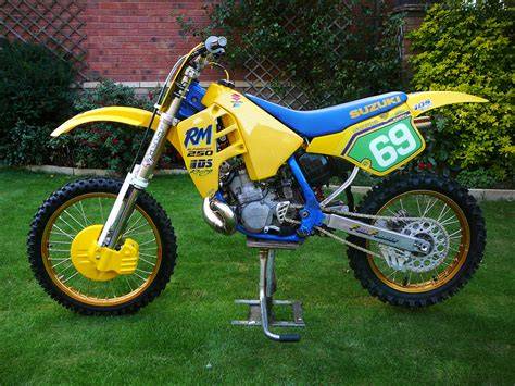 koleno vyfuku diagram pro Suzuki RM 250 1989