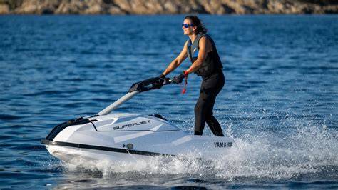 YAMAHA SuperJet - detaily trupu a nádrže