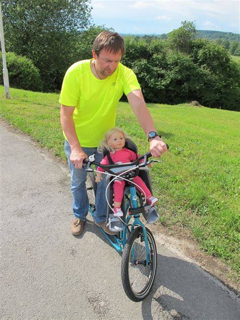obrázek s dětskou sedačkou na motorce